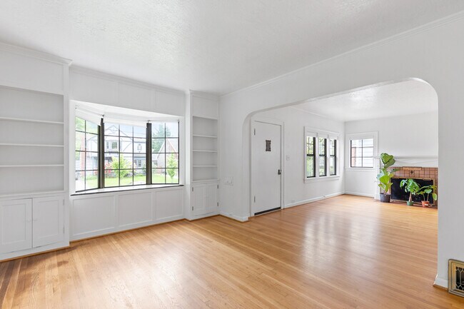 Building Photo - 2810 NE 35th Ave