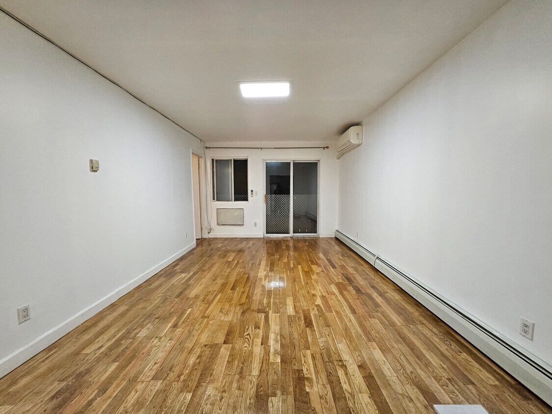 4377 161st St, Flushing, NY 11358 Townhome Rentals in Flushing NY