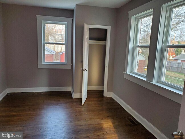 Building Photo - 1111 Elm Ridge Ave