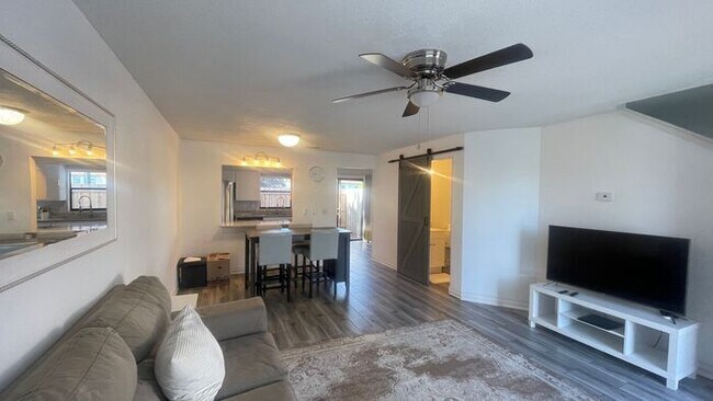 Foto del edificio - 1718 Silver Creek Ct