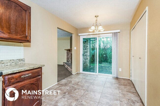 Building Photo - 15614 Fall Briar Dr