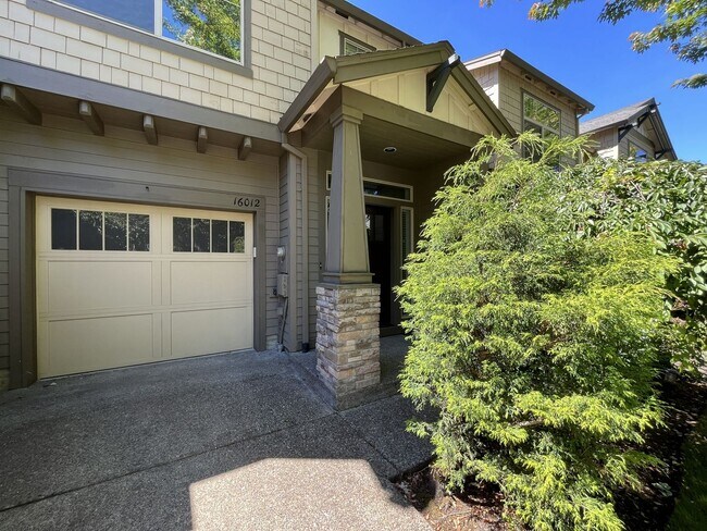 Building Photo - Beautifully Updated Bethany Townhome with Private Backyard and Modern Finishes