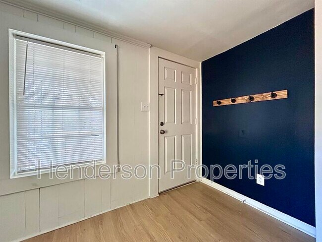 Foto del edificio - 532 E Iredell Ave