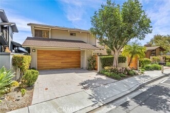 Building Photo - 4 Woodhaven Dr