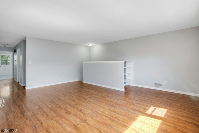 Foto del edificio - 238 Lakewood Dr