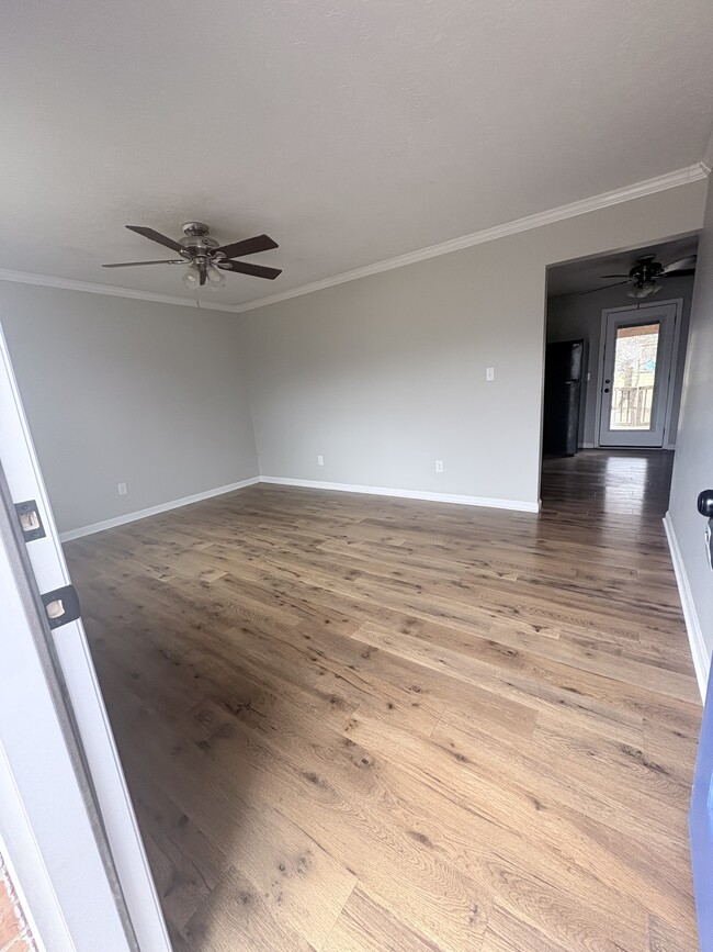 Foto del edificio - 103.5 Ann Dr