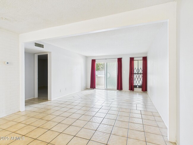 Building Photo - 1701 W Tuckey Ln