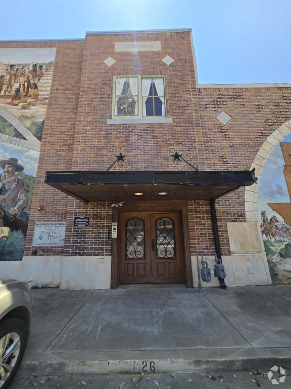 Building Photo - 204 S Caddo St