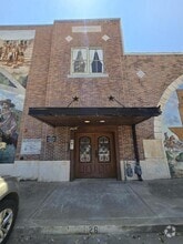 Building Photo - 204 S Caddo St
