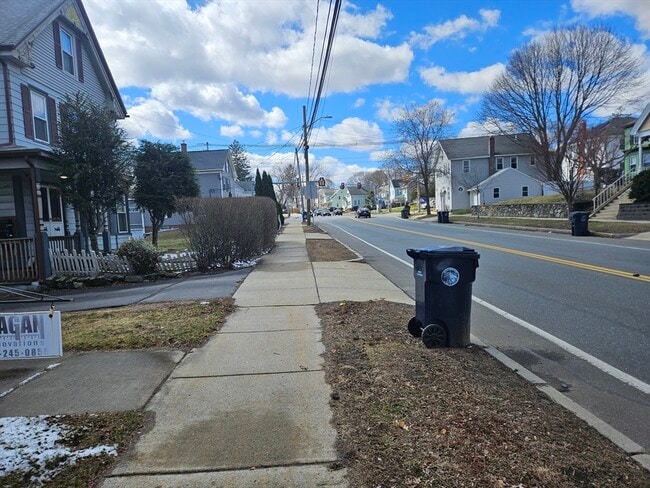 Building Photo - 110 W Main St