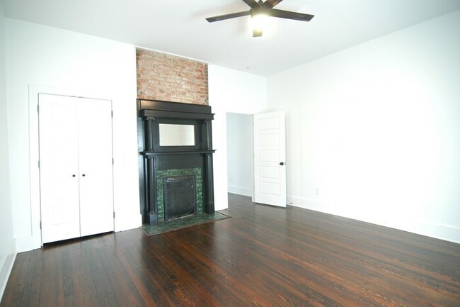 Building Photo - 1 Bedroom Apartment on Peachtree Street!