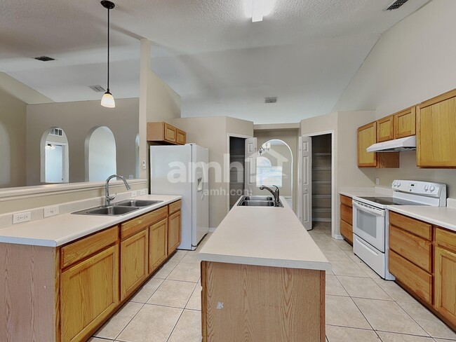 Building Photo - 5498 Cougar Park Ct
