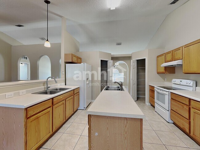 Foto del edificio - 5498 Cougar Park Ct