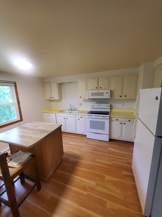 Foto del edificio - Cozy 2 bedroom upper unit in Racine