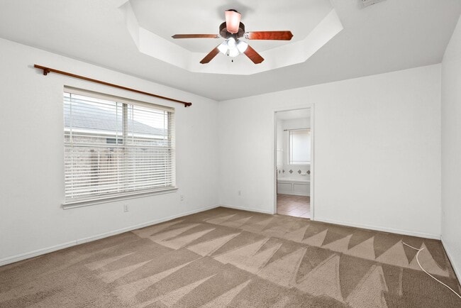 Building Photo - Spacious 4 bedroom home