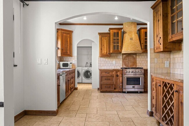 Foto del edificio - 6228-6228 W 6th St