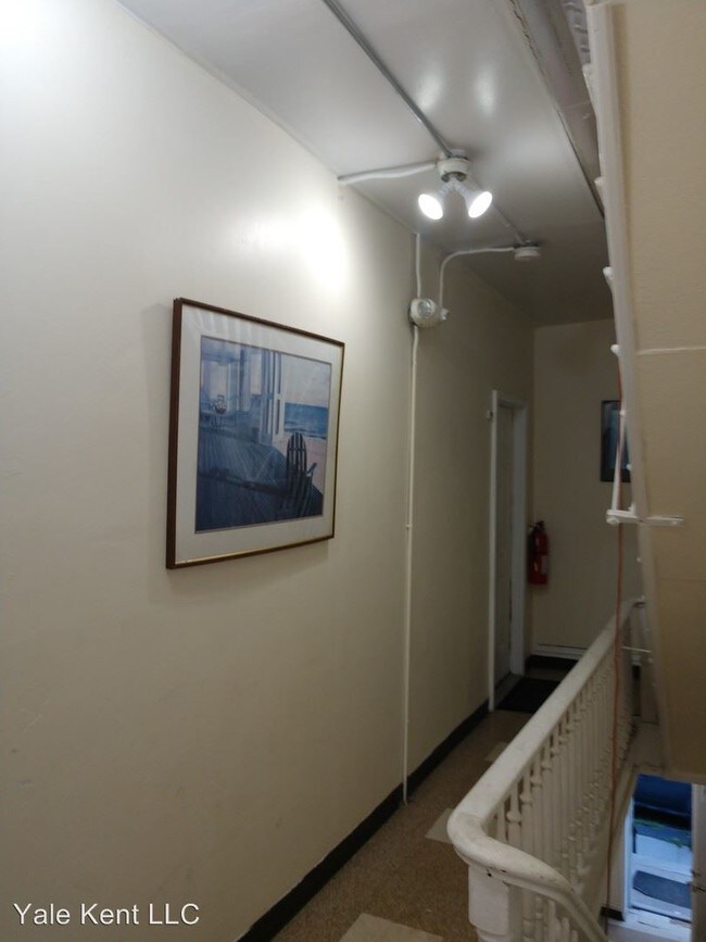 Building Photo - 136 W Grand St