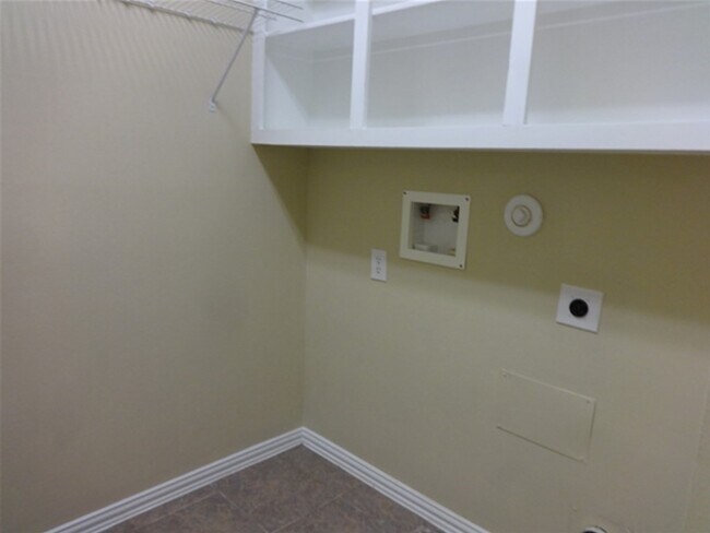 Foto del edificio - 2610 Dawn River Ln