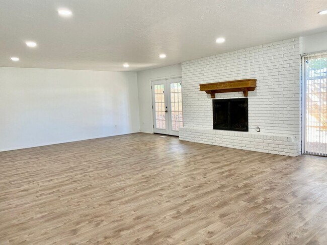 Foto del edificio - Large 3 Bed 2 Bath off NW 63rd & N. Villa ...