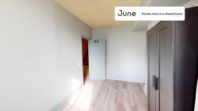Foto del edificio - Private bedroom in 5 bed/2 bath Home