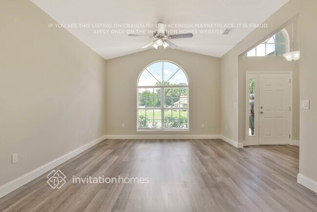 Foto del edificio - 7945 Riffle Ln