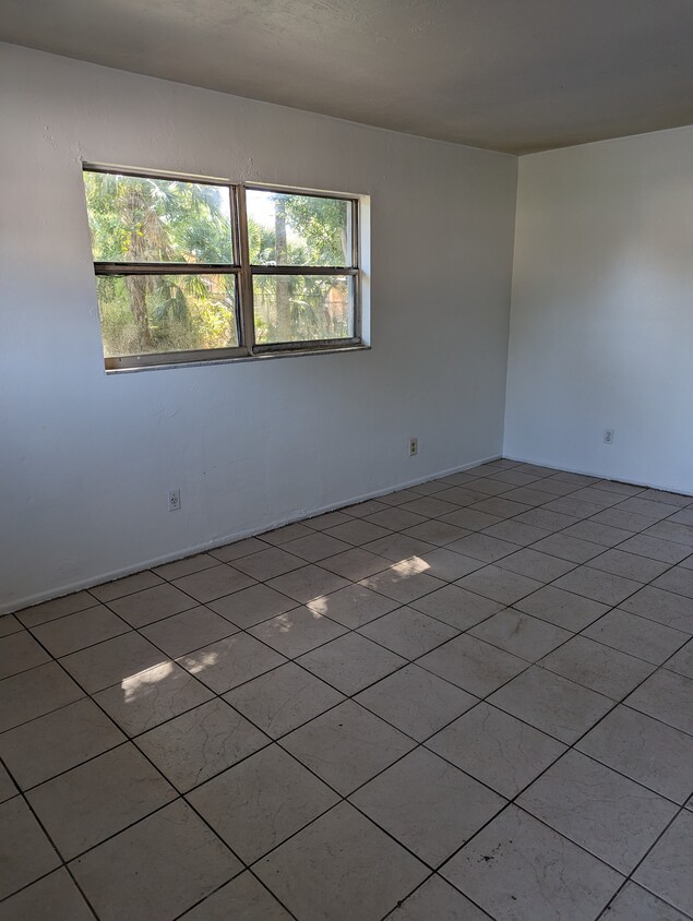 Living room - 3846 Desoto Ave