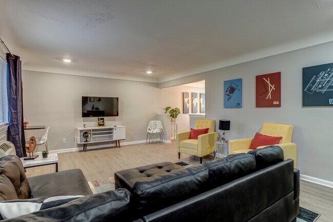 Foto del edificio - 629 W Maple Rd