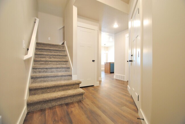 Building Photo - 675 N 900 E