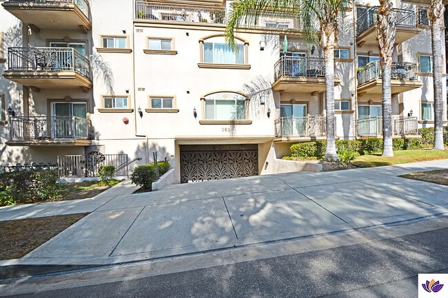 Building Photo - 565 E San Jose Ave