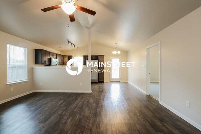Building Photo - 3 Bedroom Pet-Friendly Home in Lexington, KY with Main Street Renewal