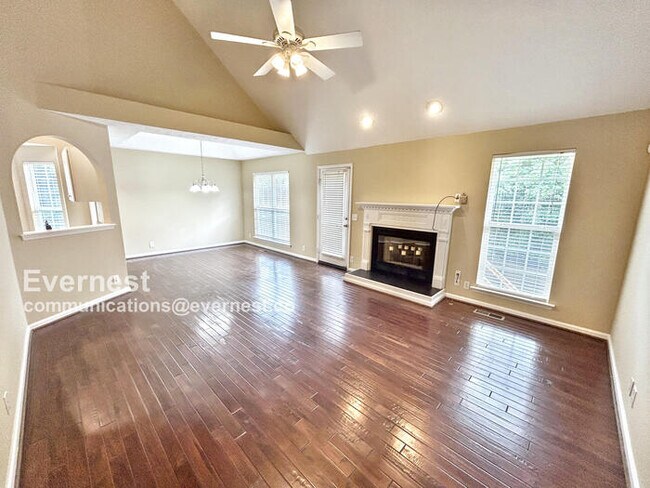 Foto del edificio - 6752 Sugar Hill Dr
