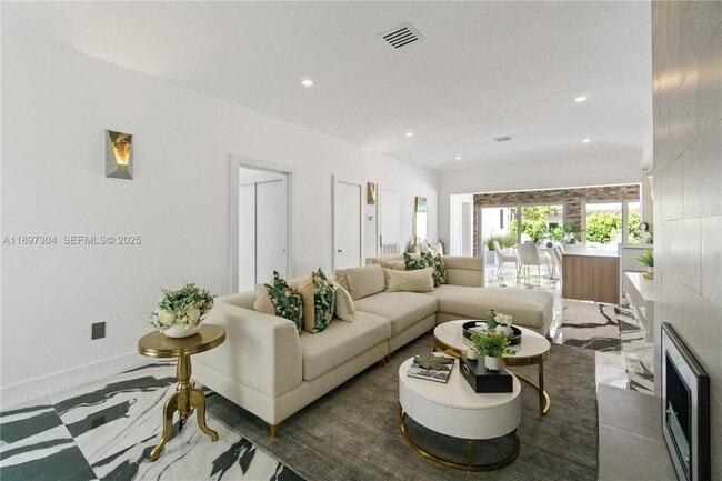 Building Photo - 1544 Michigan Ave