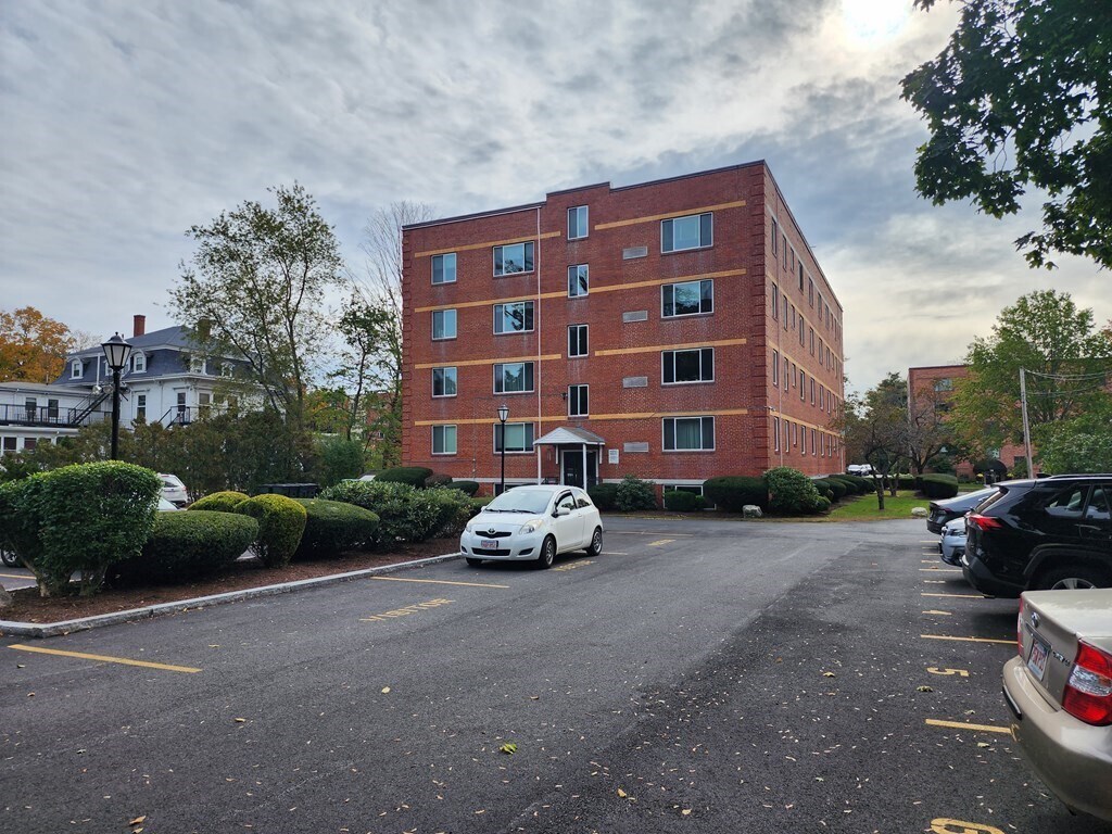 125 Pleasant St Unit 203, Arlington, MA 02476 Condo for Rent in