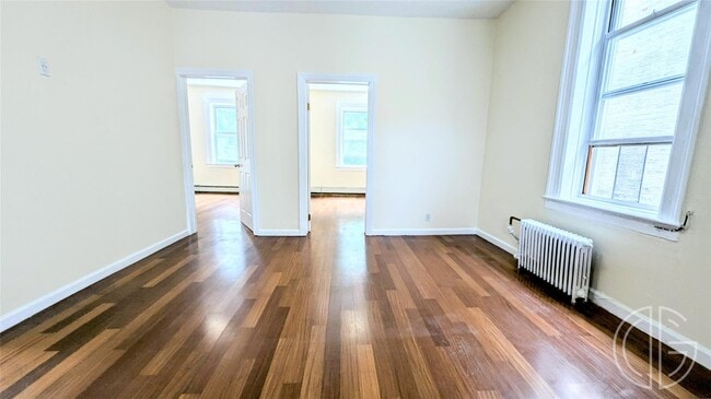 Building Photo - 12-15 31st Dr