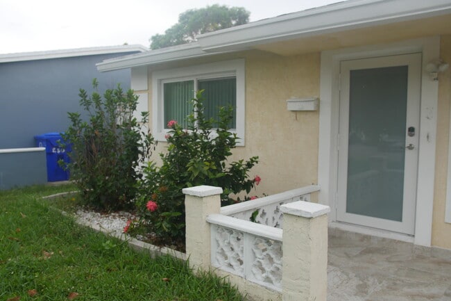 Building Photo - 871 SW 63rd Terrace