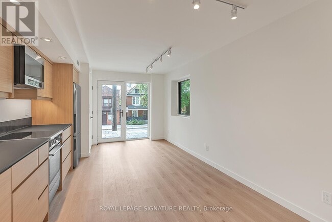 Photo du bâtiment - 1254 Davenport Rd