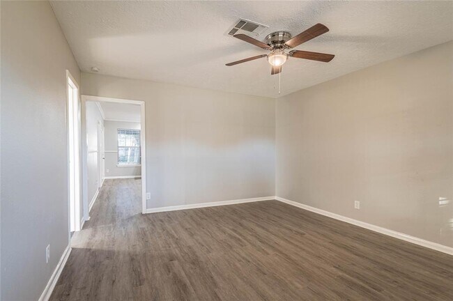 Building Photo - 813 Avenue G