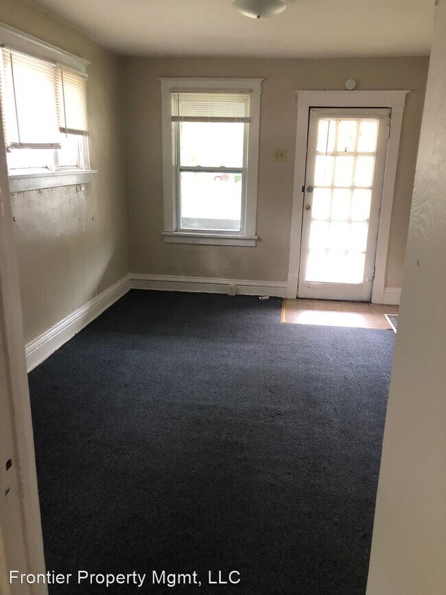 Foto del edificio - 3 br, 1 bath House - 100 Elkan Ave
