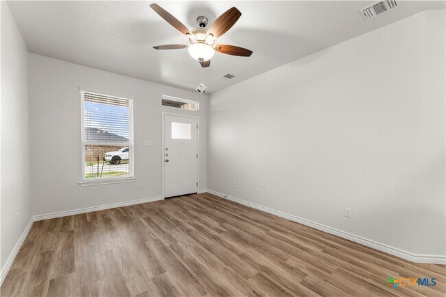 Building Photo - 1110 Zora Dr