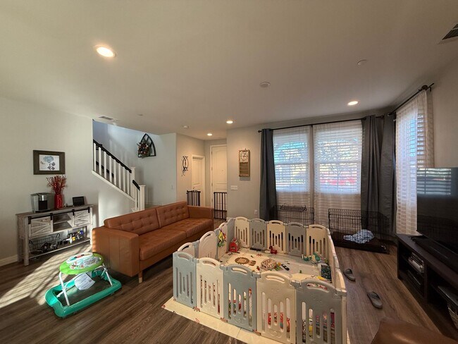 Foto del edificio - Beautiful Newer Two Story Home in the Gated Community of HG Gardens