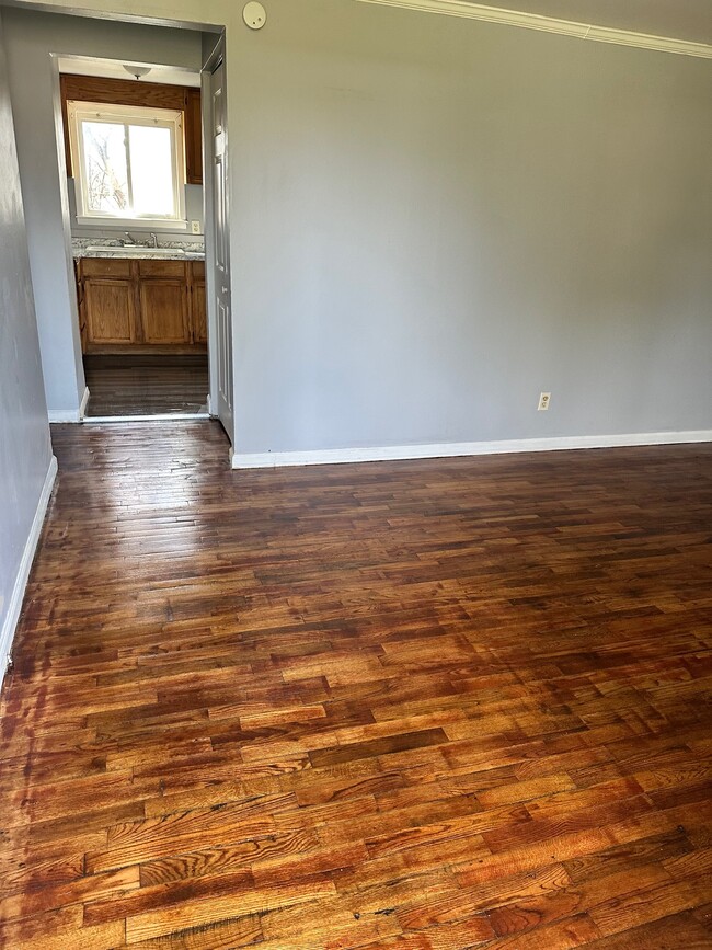 Building Photo - 2157 Armstrong Rd