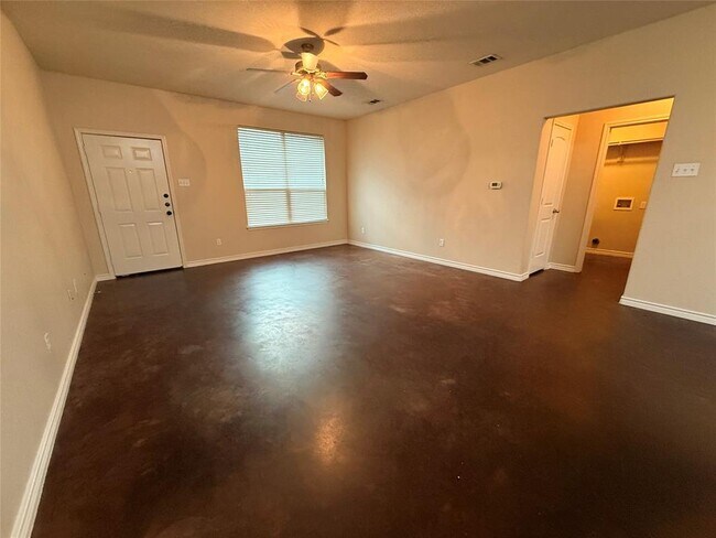 Foto del edificio - 121 Flat Creek Dr