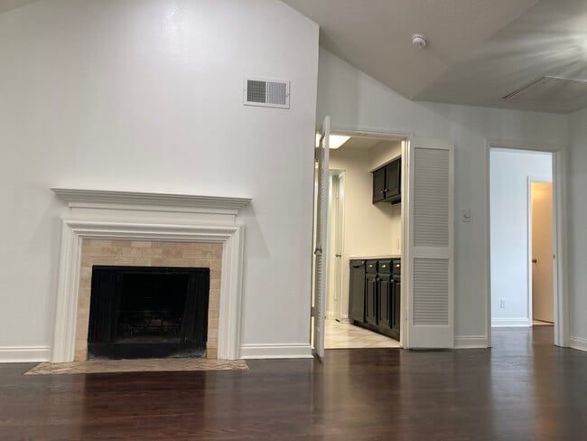 Building Photo - 6220 Bentwood Trail