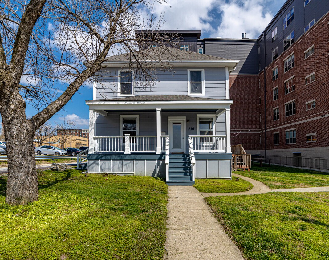Primary Photo - 216 S 5th St
