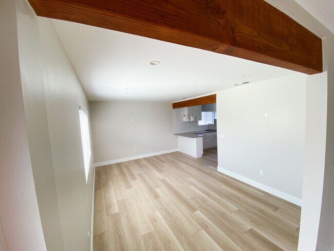 Foto del edificio - 14859 Chatsworth Dr