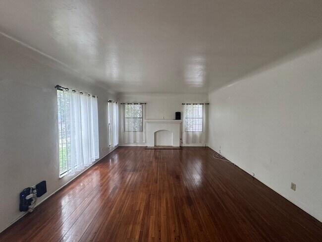 Foto del edificio - 3136-3136 W 43rd Pl