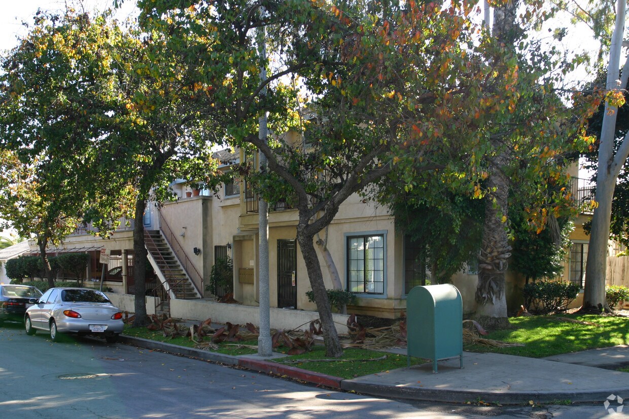 Building Photo - 1088 Grand Ave