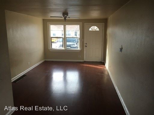 Building Photo - 7367-7373 Oneida Dr