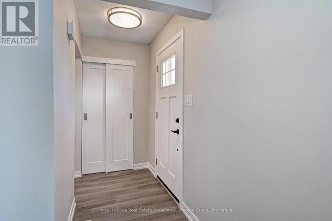 Building Photo - 78 Barwood Crescent