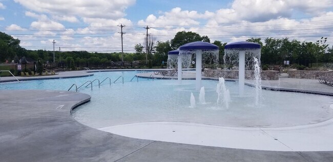 Building Photo - FOR LEASE - 4 BED, 2.5 BATH IN LEBANON!